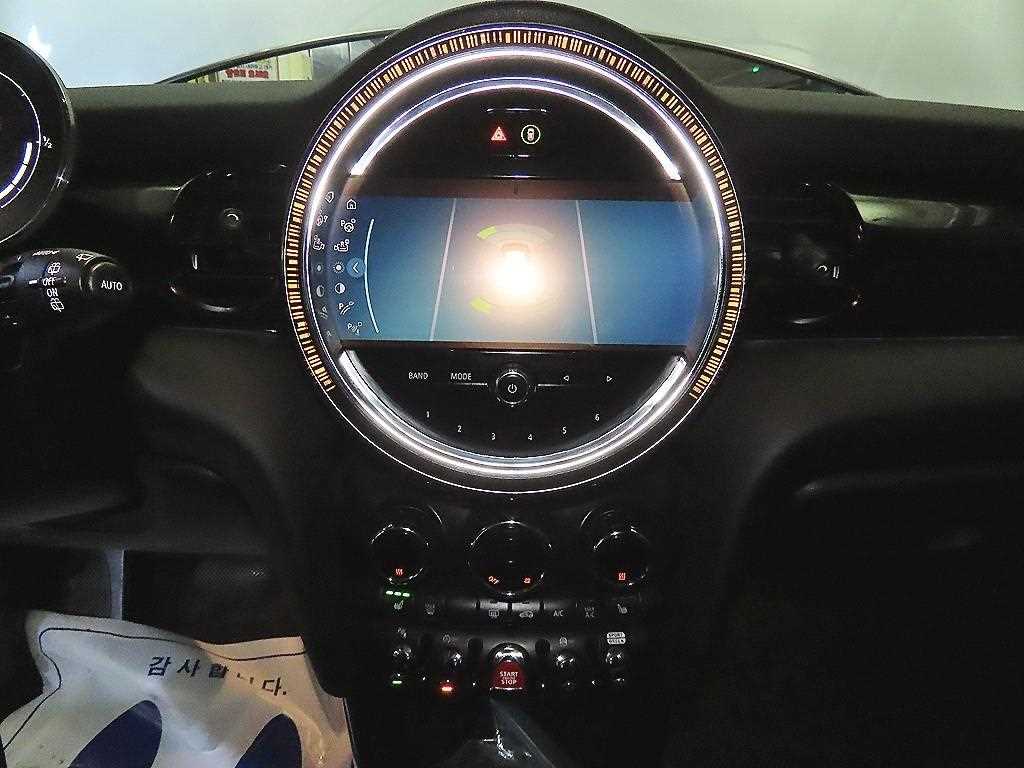 Mini Cooper — photo 11