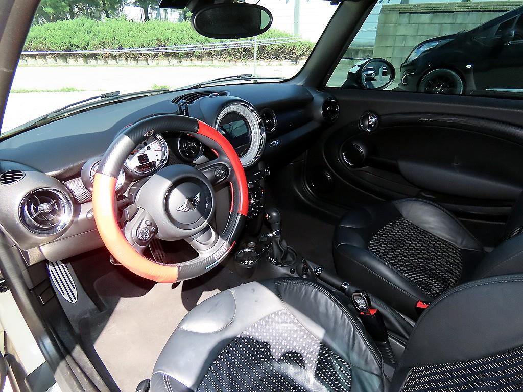 Mini Cooper Convertible — photo 10