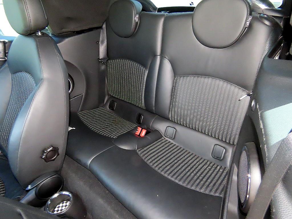 Mini Cooper Convertible — photo 11