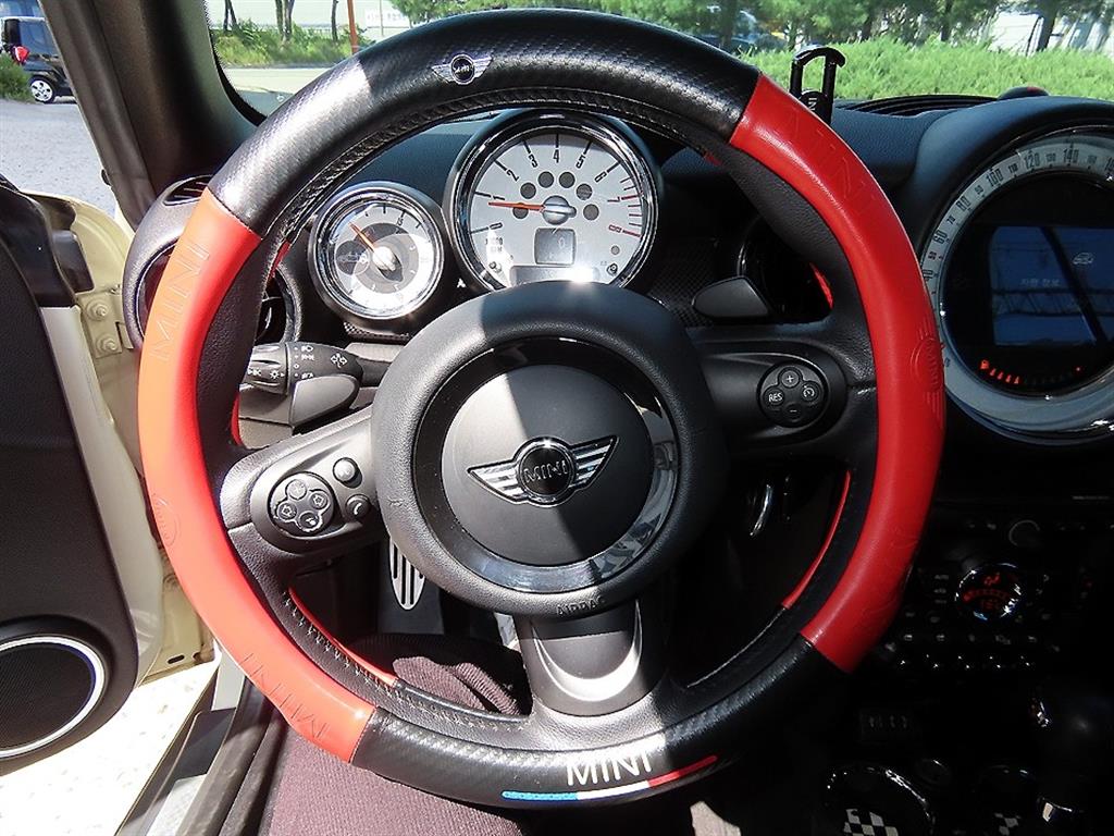 Mini Cooper Convertible — photo 12