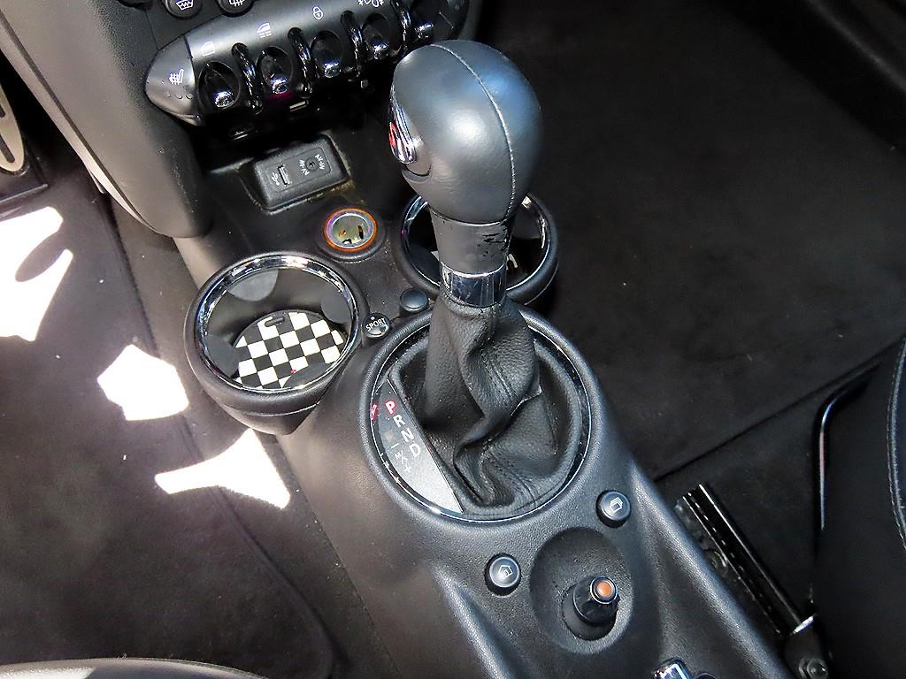 Mini Cooper Convertible — photo 14