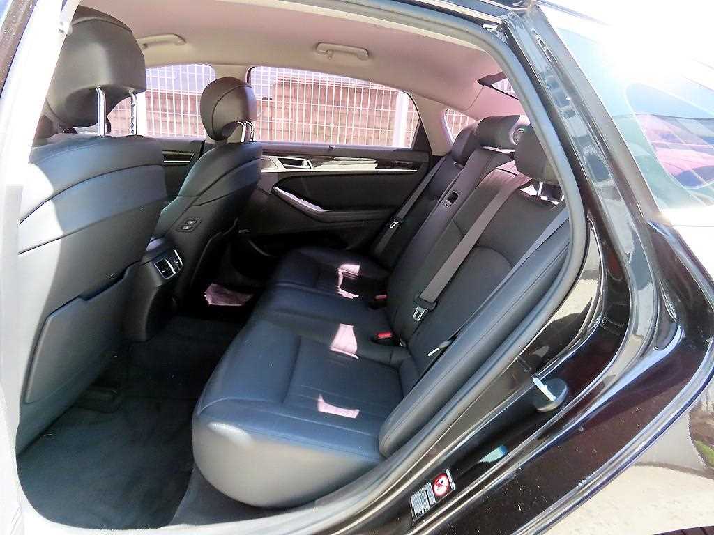 Genesis G80 — photo 06