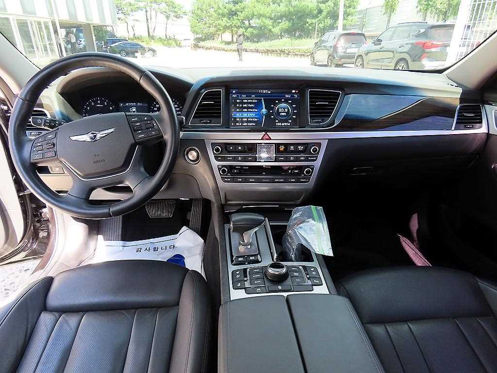 Genesis G80 — photo 07