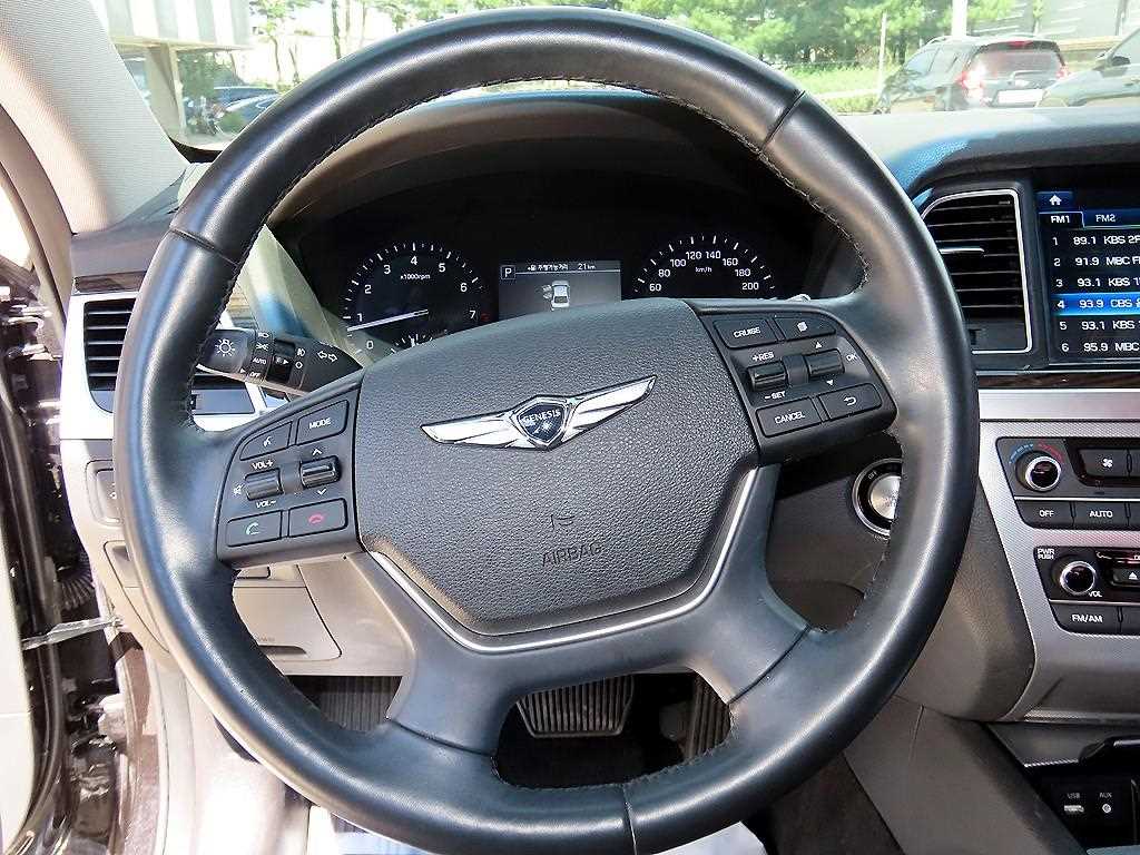 Genesis G80 — photo 08