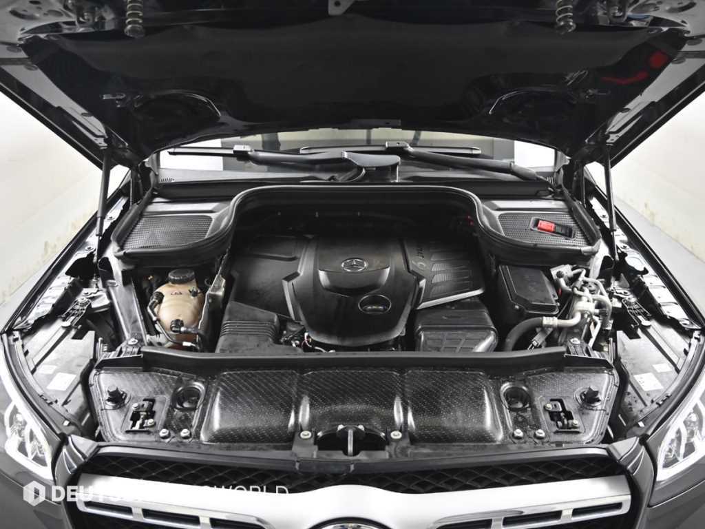 Mercedes-Benz GLS-Class — photo 06
