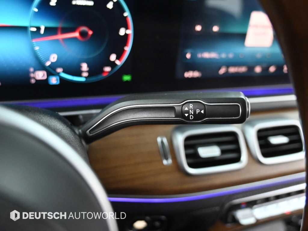 Mercedes-Benz GLS-Class — photo 09