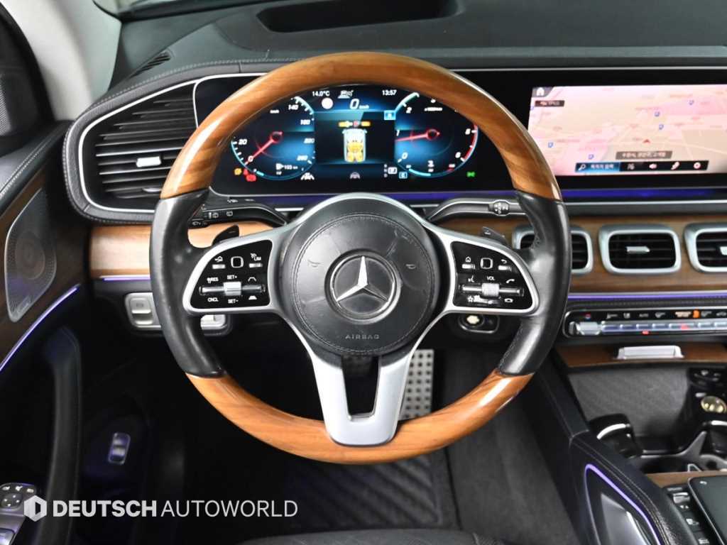 Mercedes-Benz GLS-Class — photo 13
