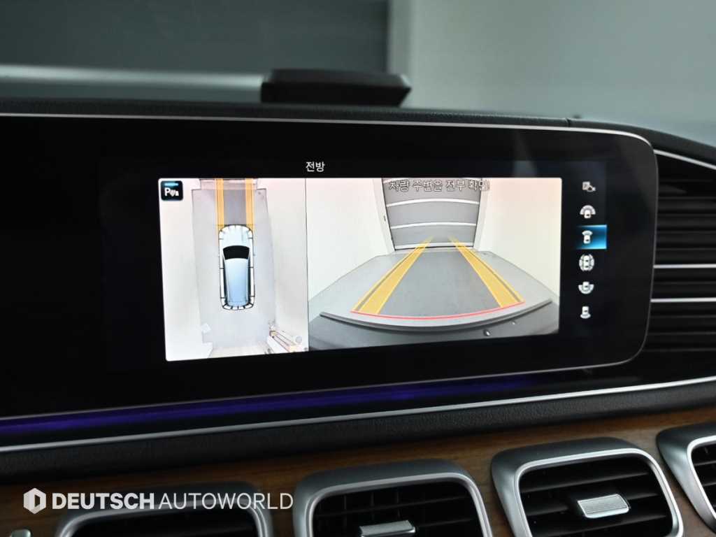Mercedes-Benz GLS-Class — photo 15