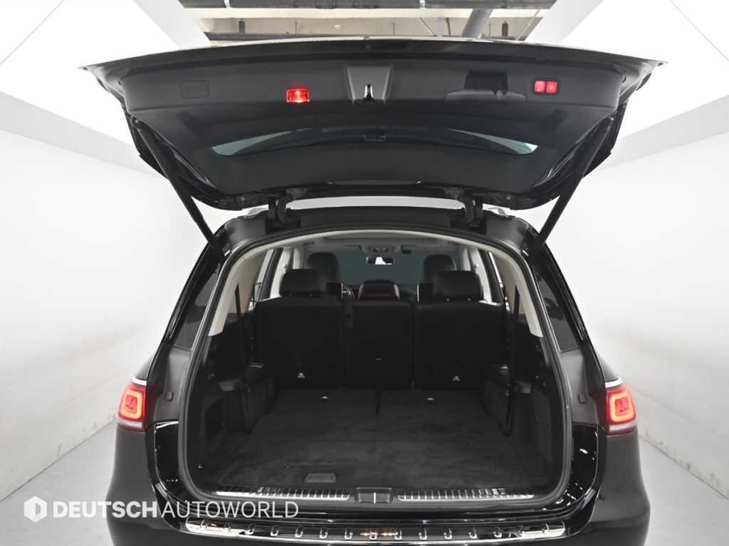 Mercedes-Benz GLS-Class — photo 19