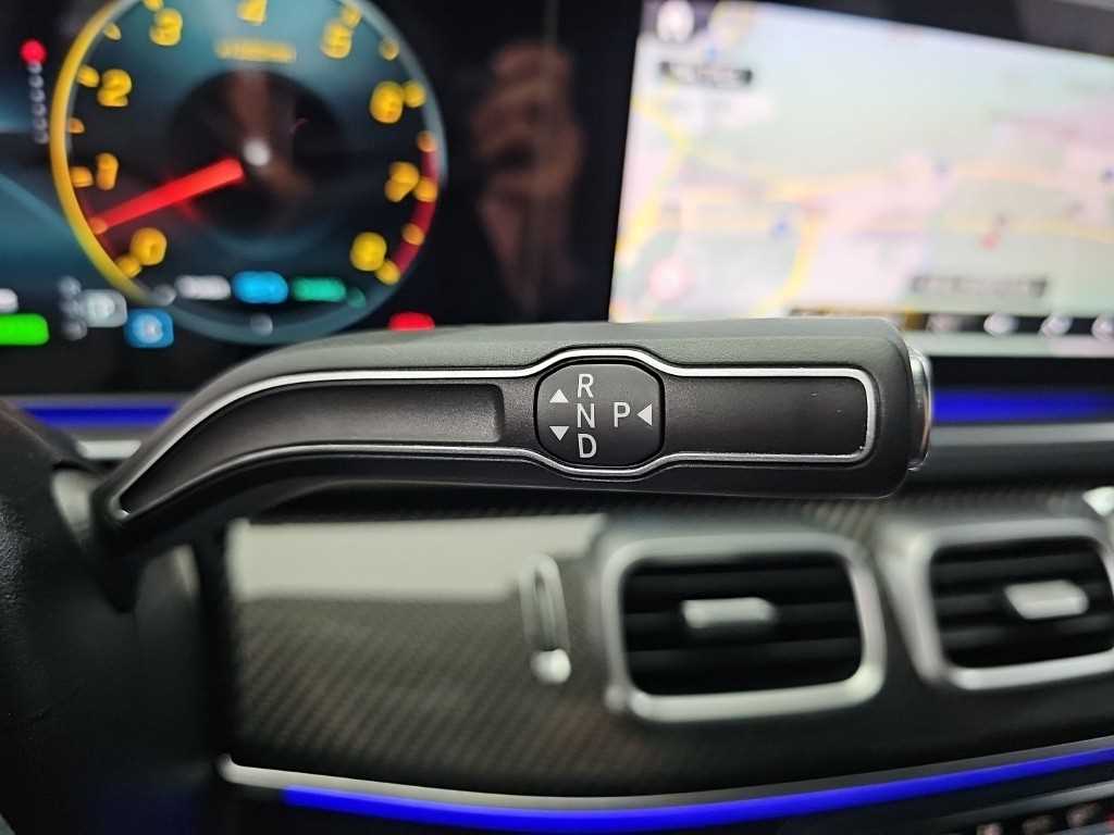 Mercedes-Benz GLE-Class — photo 08