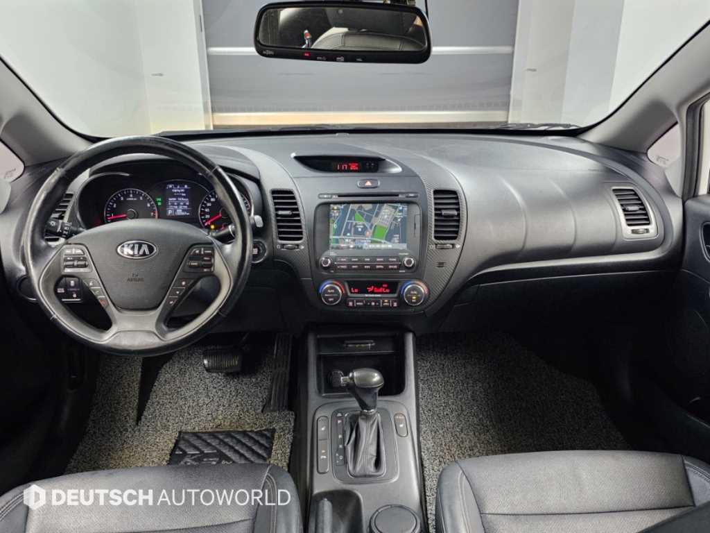 Kia K3 — photo 07