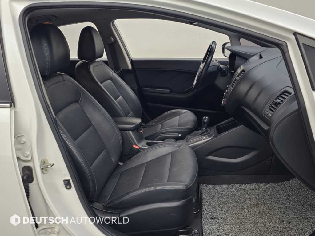 Kia K3 — photo 10