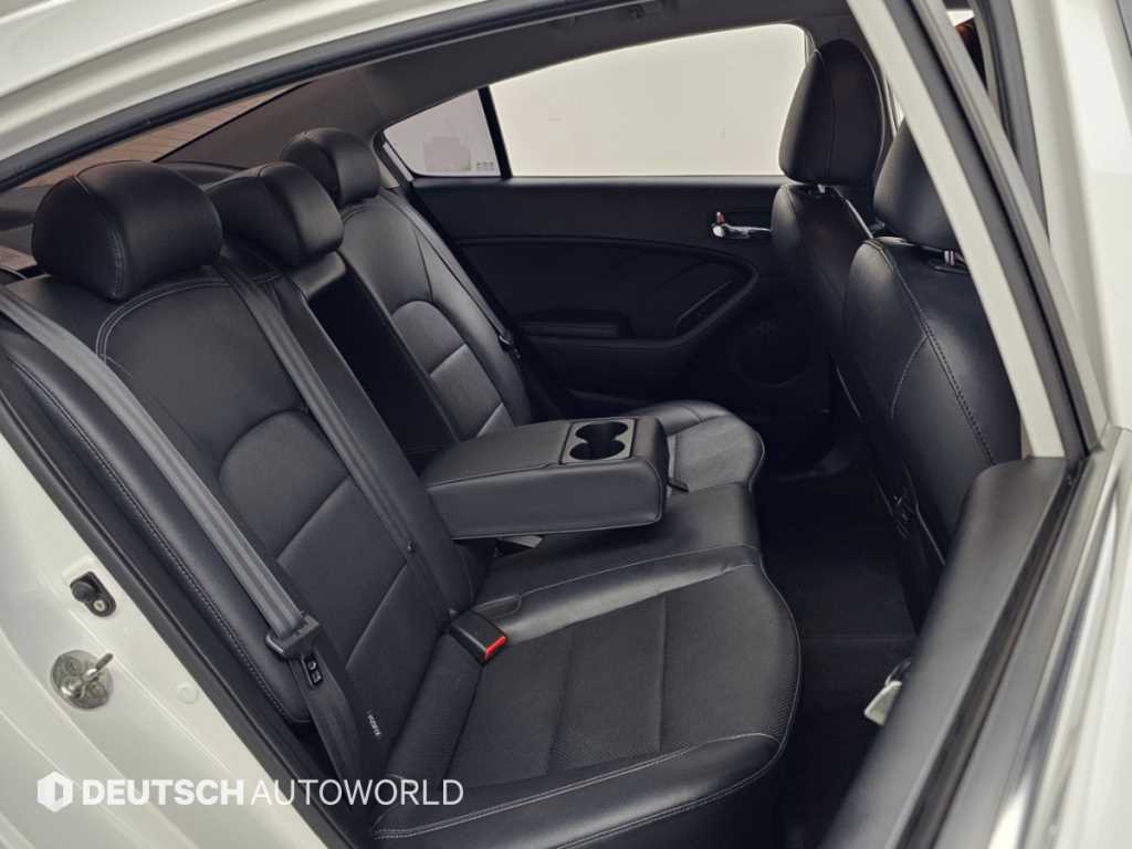 Kia K3 — photo 12
