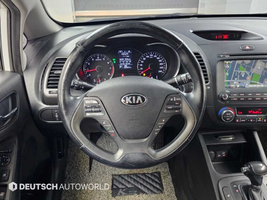 Kia K3 — photo 13