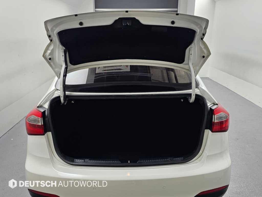 Kia K3 — photo 19