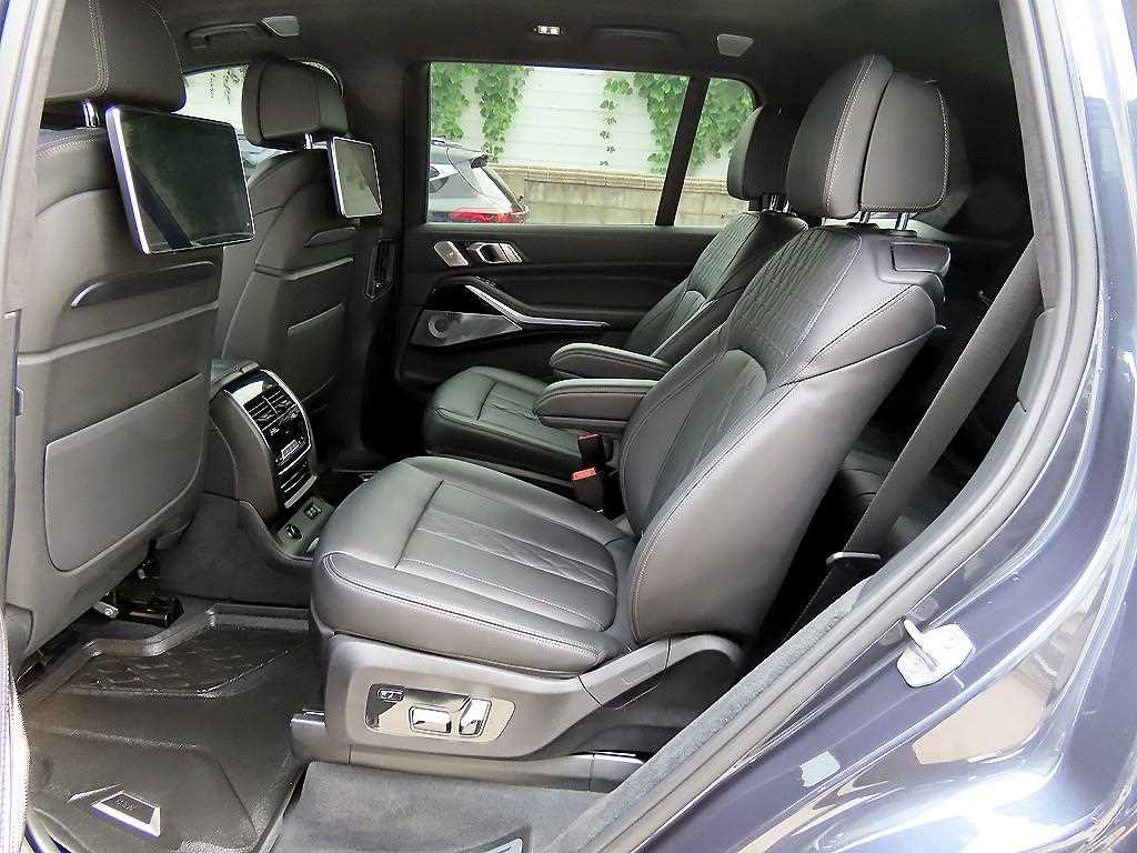 BMW X7 — photo 06