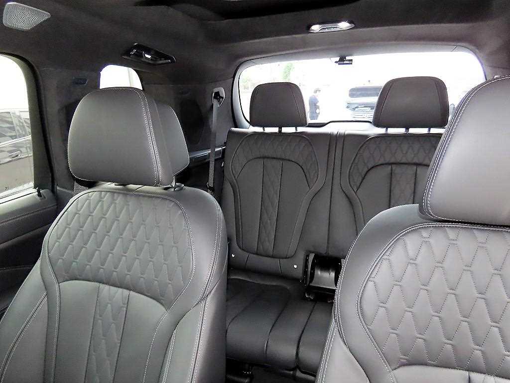 BMW X7 — photo 07