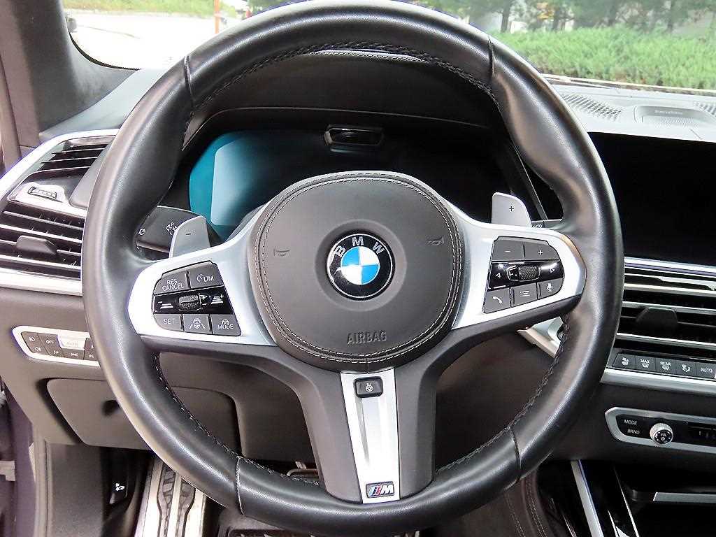 BMW X7 — photo 09