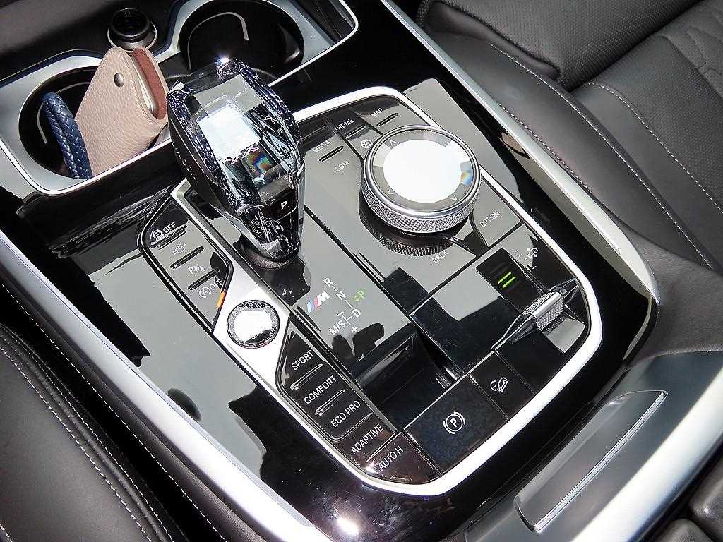 BMW X7 — photo 12