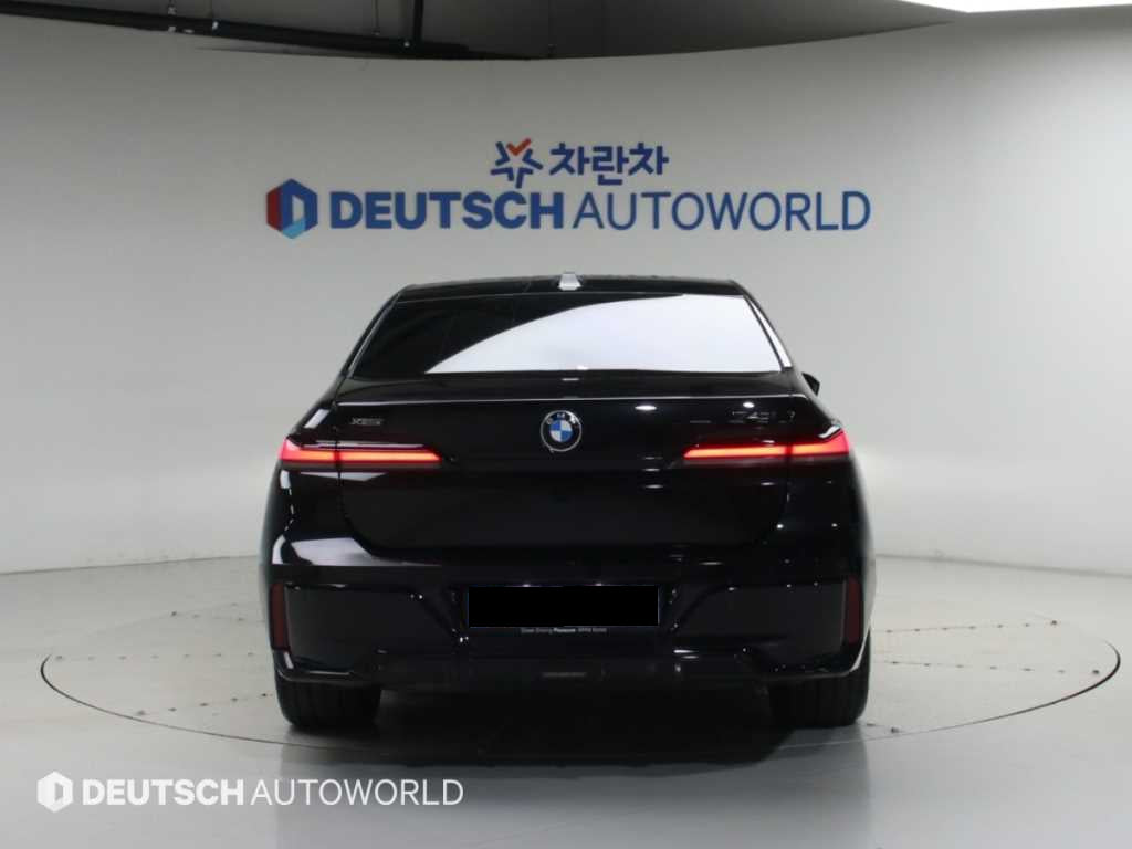 BMW 7-Series — photo 04