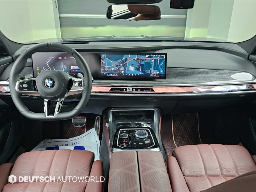 BMW 7-Series — photo 07