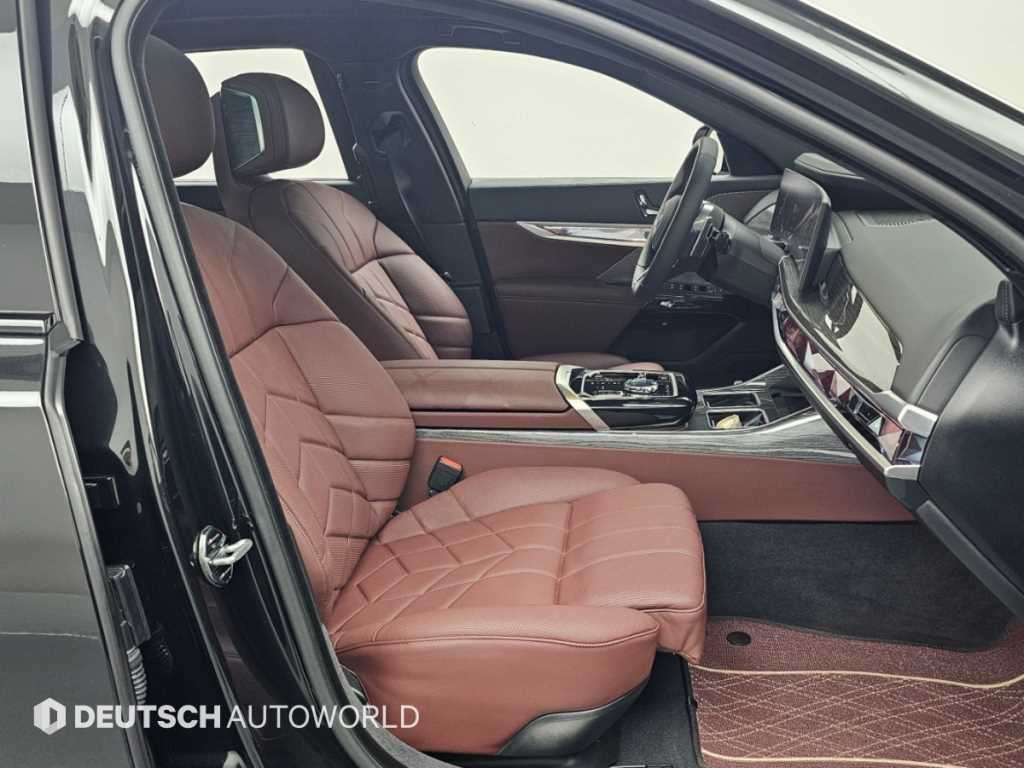 BMW 7-Series — photo 10