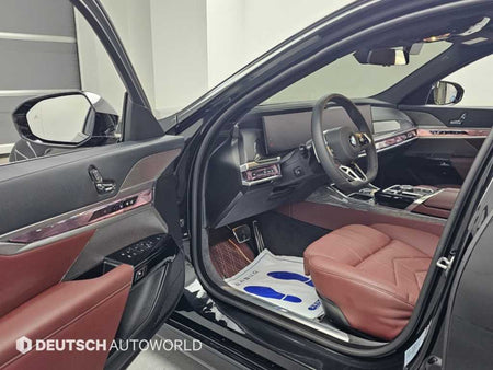 BMW 7-Series — photo 11