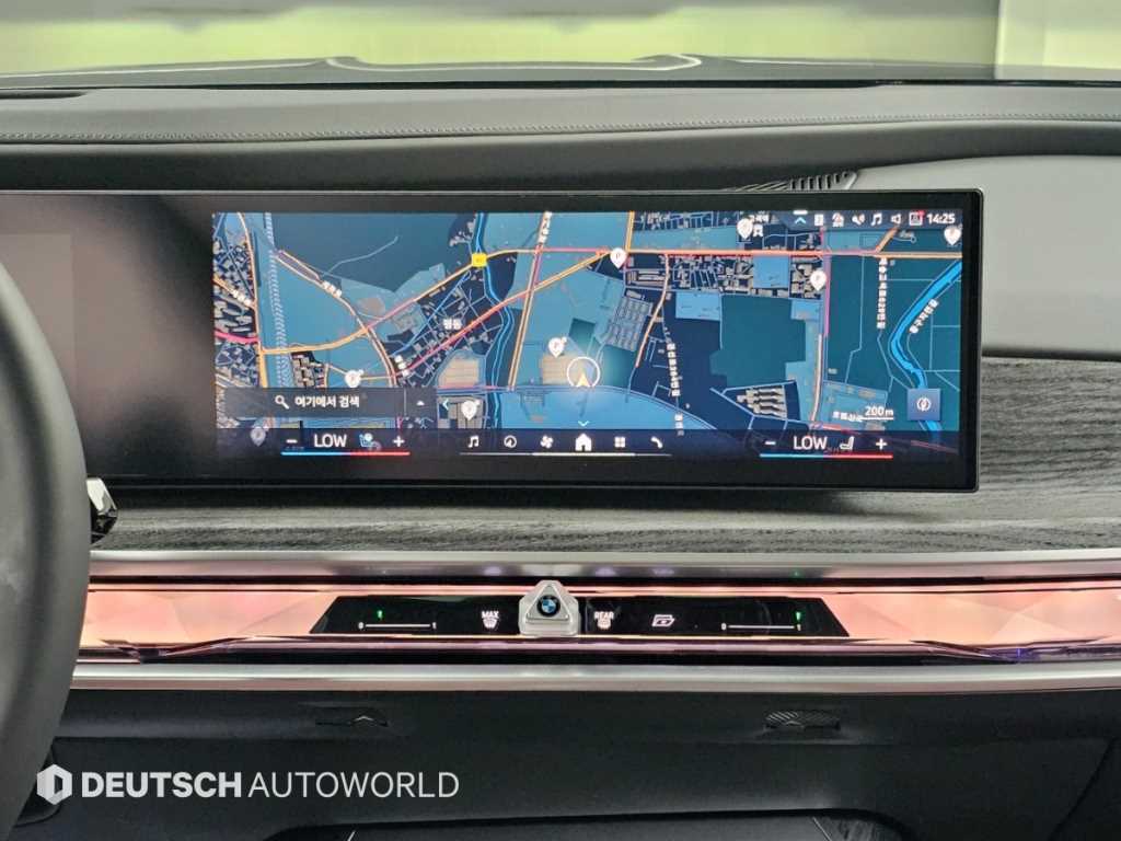 BMW 7-Series — photo 14
