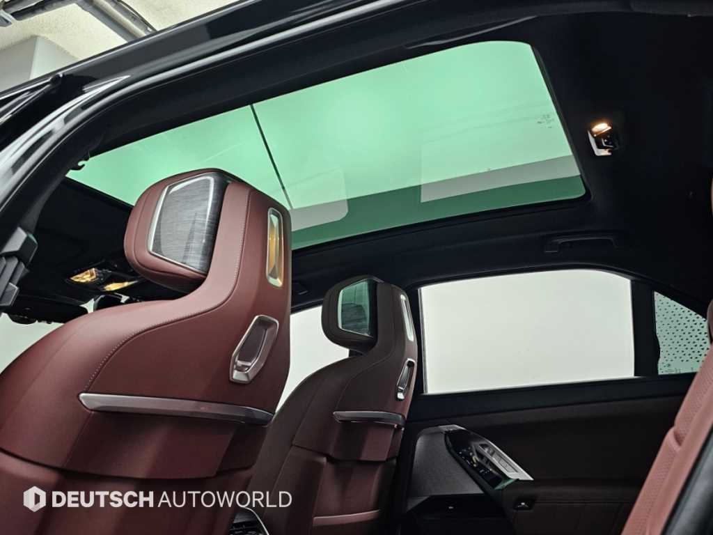 BMW 7-Series — photo 18
