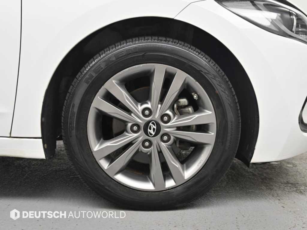 Hyundai Avante — photo 05