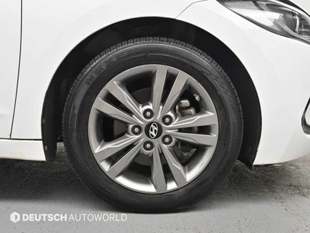 Hyundai Avante — photo 05