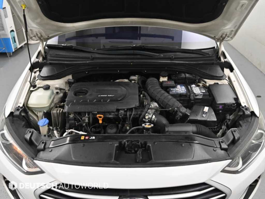 Hyundai Avante — photo 06
