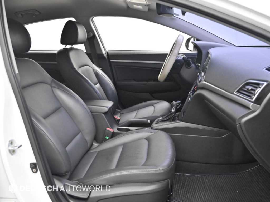 Hyundai Avante — photo 10