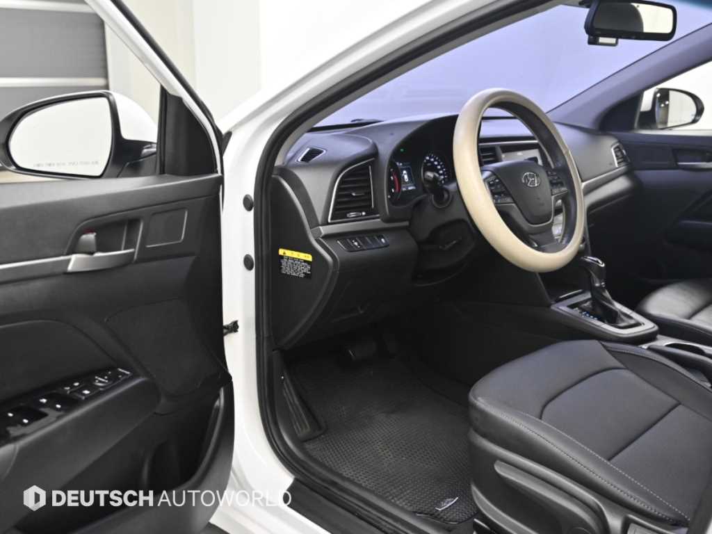 Hyundai Avante — photo 11