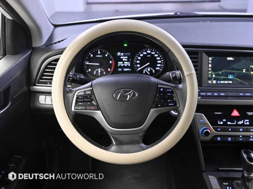 Hyundai Avante — photo 13