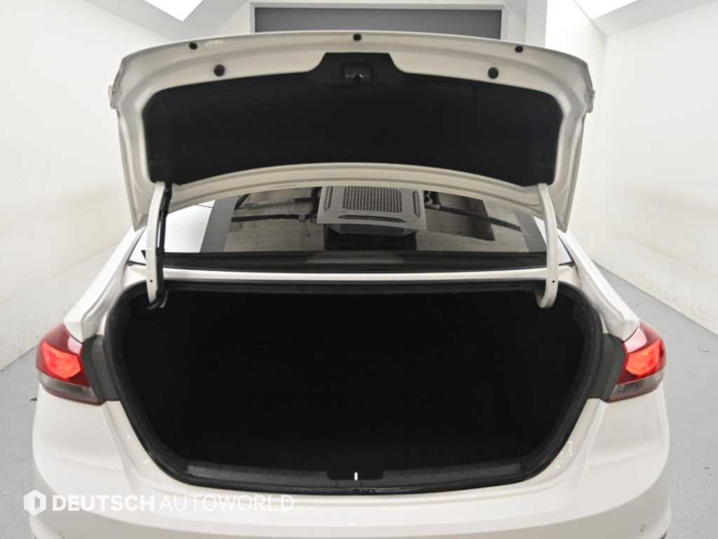 Hyundai Avante — photo 19