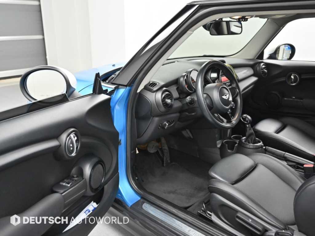Mini Cooper — photo 11