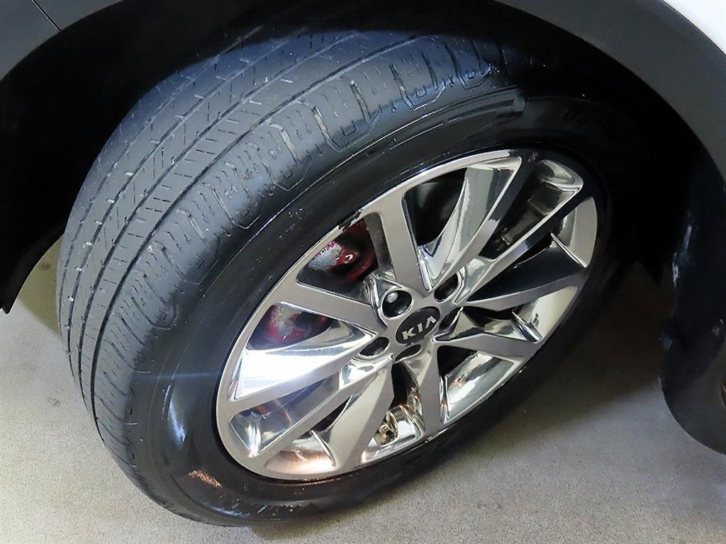 Kia Sorento — photo 20