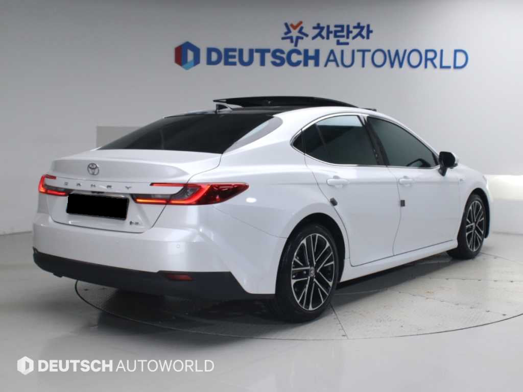 Toyota Camry — photo 02