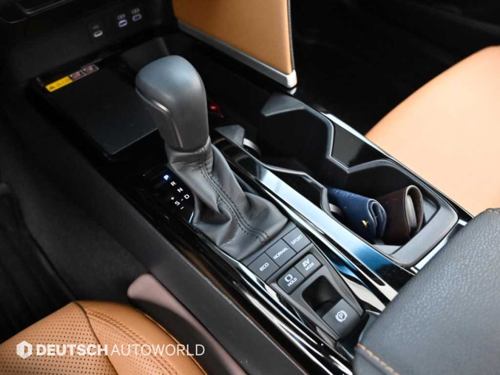 Toyota Camry — photo 09