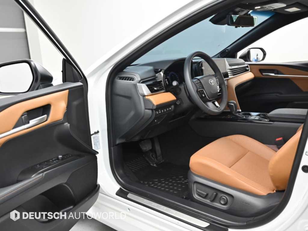 Toyota Camry — photo 11