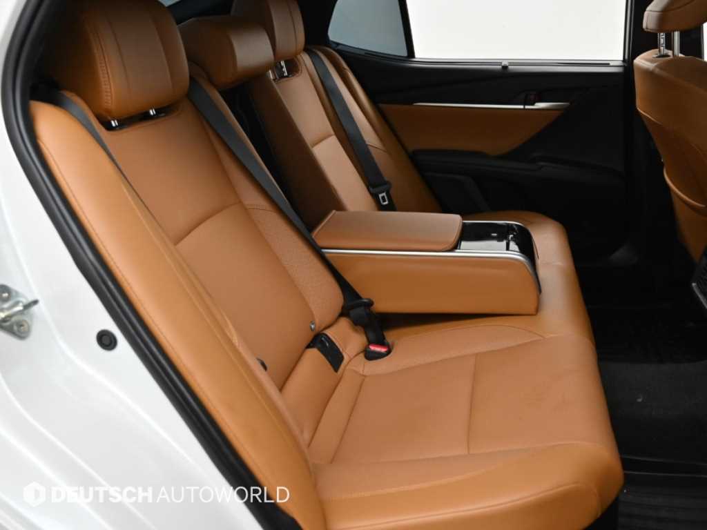 Toyota Camry — photo 12