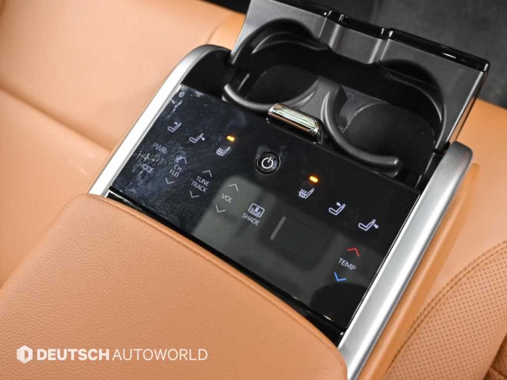 Toyota Camry — photo 16