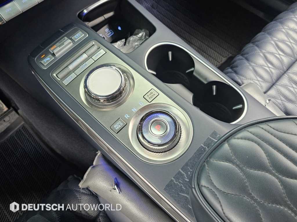 Genesis GV70 — photo 09