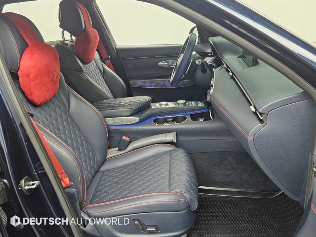 Genesis GV70 — photo 10