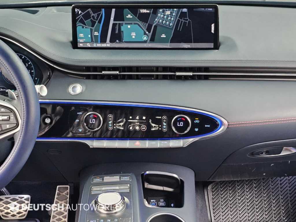 Genesis GV70 — photo 14
