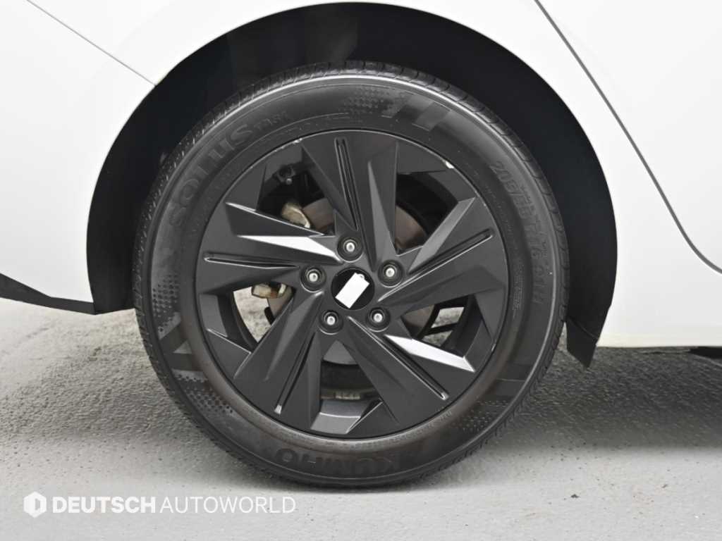 Hyundai Avante — photo 05