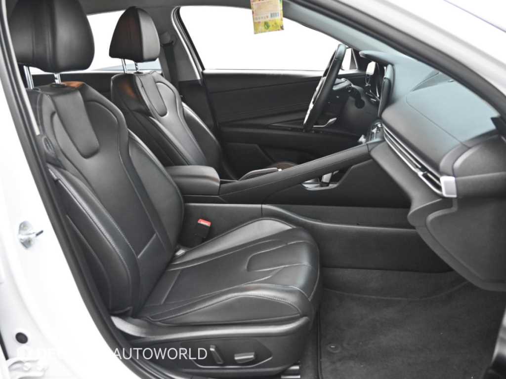 Hyundai Avante — photo 10