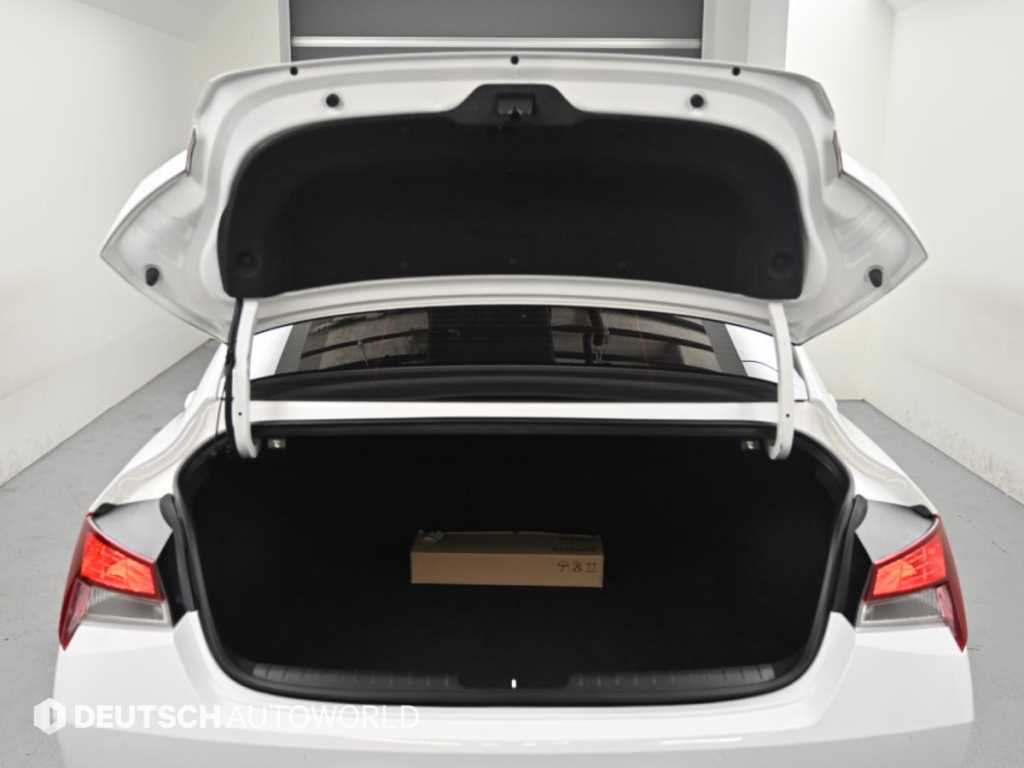 Hyundai Avante — photo 19