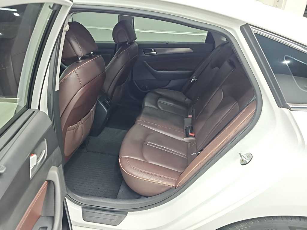 Hyundai Sonata — photo 12